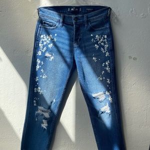 Hollister Jeans (women's), Size 0R, Waist 24, Length 25, Low-Rise Boyfriend